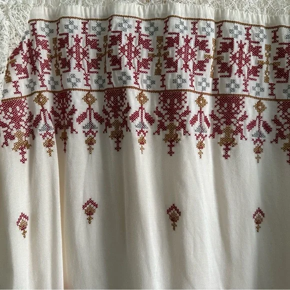 Cream and red dress - Picture 2 of 5